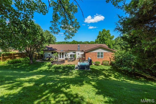 556 Spragues Mill Court, Ballwin, MO 63011