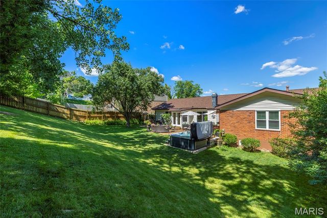 556 Spragues Mill Court, Ballwin, MO 63011