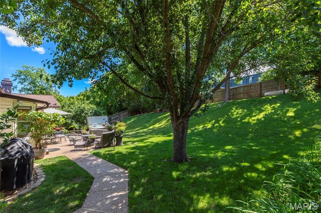 556 Spragues Mill Court, Ballwin, MO 63011