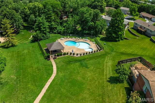 556 Spragues Mill Court, Ballwin, MO 63011