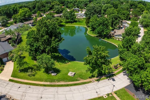 556 Spragues Mill Court, Ballwin, MO 63011