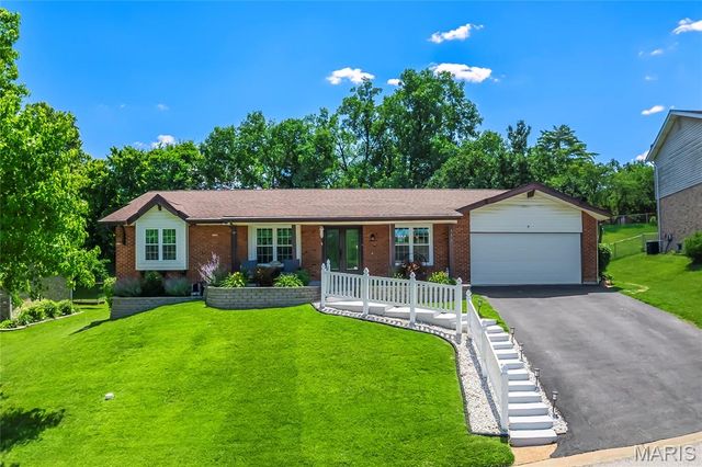 556 Spragues Mill Court, Ballwin, MO 63011
