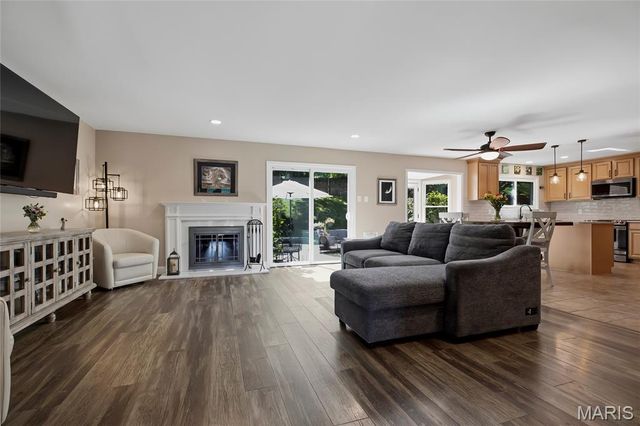 556 Spragues Mill Court, Ballwin, MO 63011
