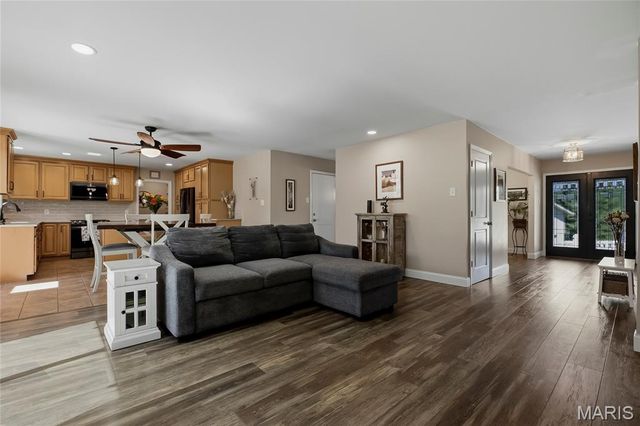 556 Spragues Mill Court, Ballwin, MO 63011