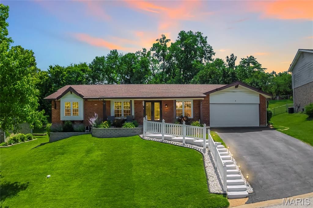 556 Spragues Mill Court, Ballwin, MO 63011
