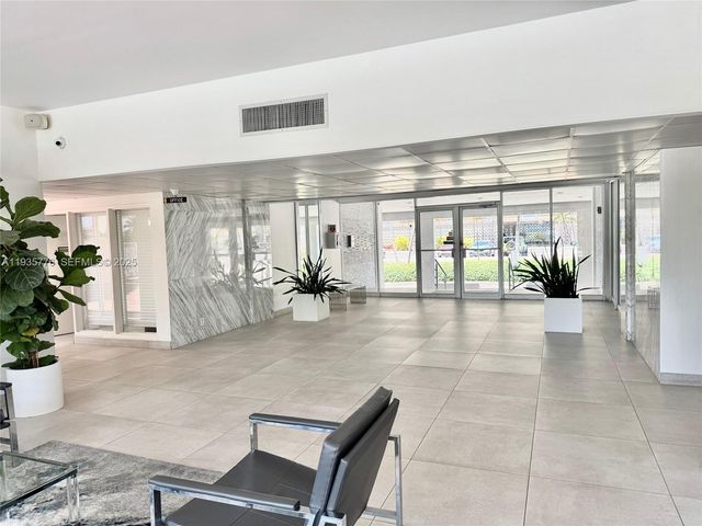 401 Golden Isles Dr 701, Hallandale Beach, FL 33009