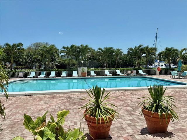 401 Golden Isles Dr 701, Hallandale Beach, FL 33009