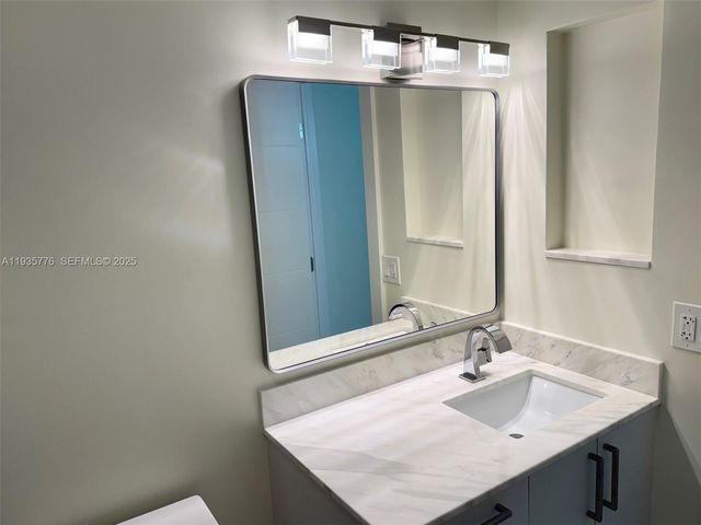 401 Golden Isles Dr 701, Hallandale Beach, FL 33009