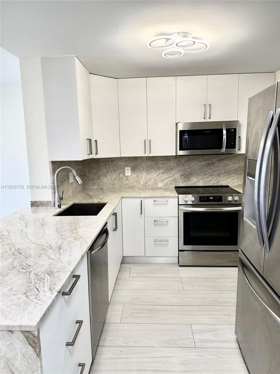 401 Golden Isles Dr 701, Hallandale Beach, FL 33009