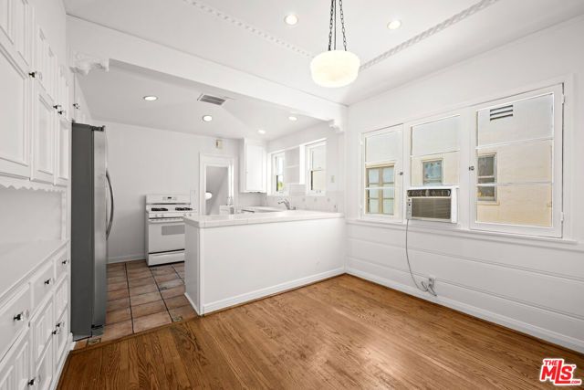 361 N Mansfield Avenue, Los Angeles, CA 90036