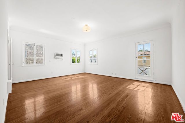 361 N Mansfield Avenue, Los Angeles, CA 90036