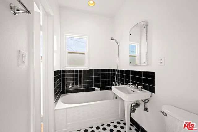 361 N Mansfield Avenue, Los Angeles, CA 90036