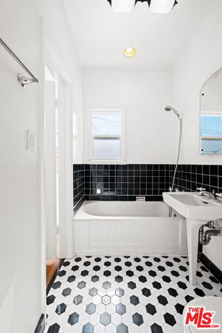 361 N Mansfield Avenue, Los Angeles, CA 90036