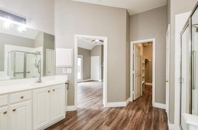 18 E Knightsbridge Drive, The Woodlands, TX 77385