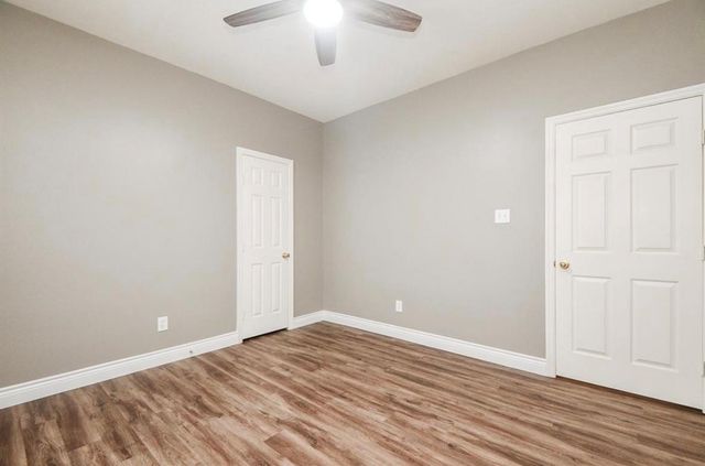 18 E Knightsbridge Drive, The Woodlands, TX 77385