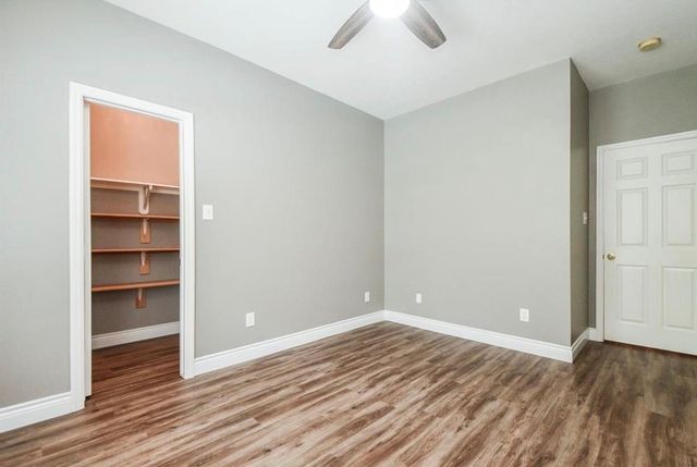 18 E Knightsbridge Drive, The Woodlands, TX 77385