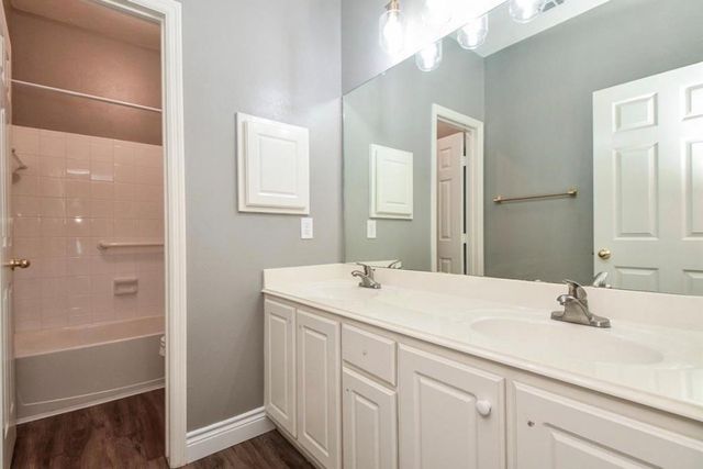 18 E Knightsbridge Drive, The Woodlands, TX 77385