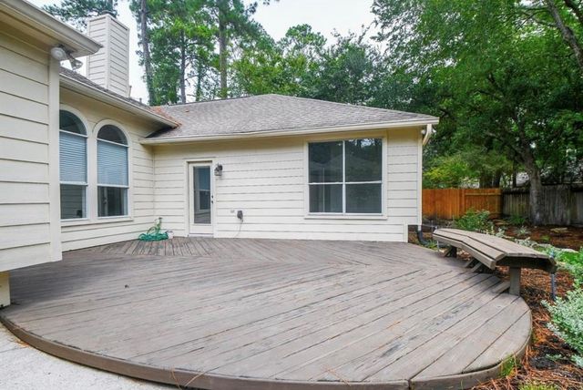 18 E Knightsbridge Drive, The Woodlands, TX 77385