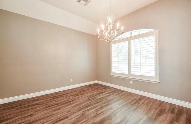 18 E Knightsbridge Drive, The Woodlands, TX 77385