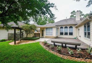 18 E Knightsbridge Drive, The Woodlands, TX 77385