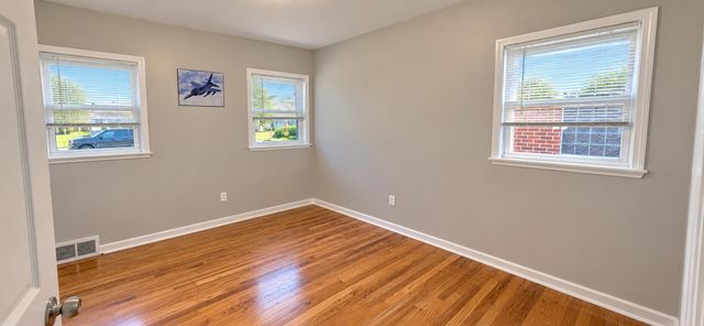 9994 E Clements Circle, Livonia City, MI 48150