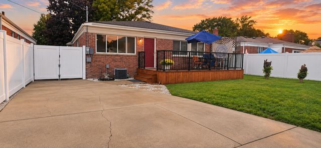 9994 E Clements Circle, Livonia City, MI 48150