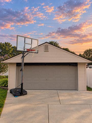 9994 E Clements Circle, Livonia City, MI 48150