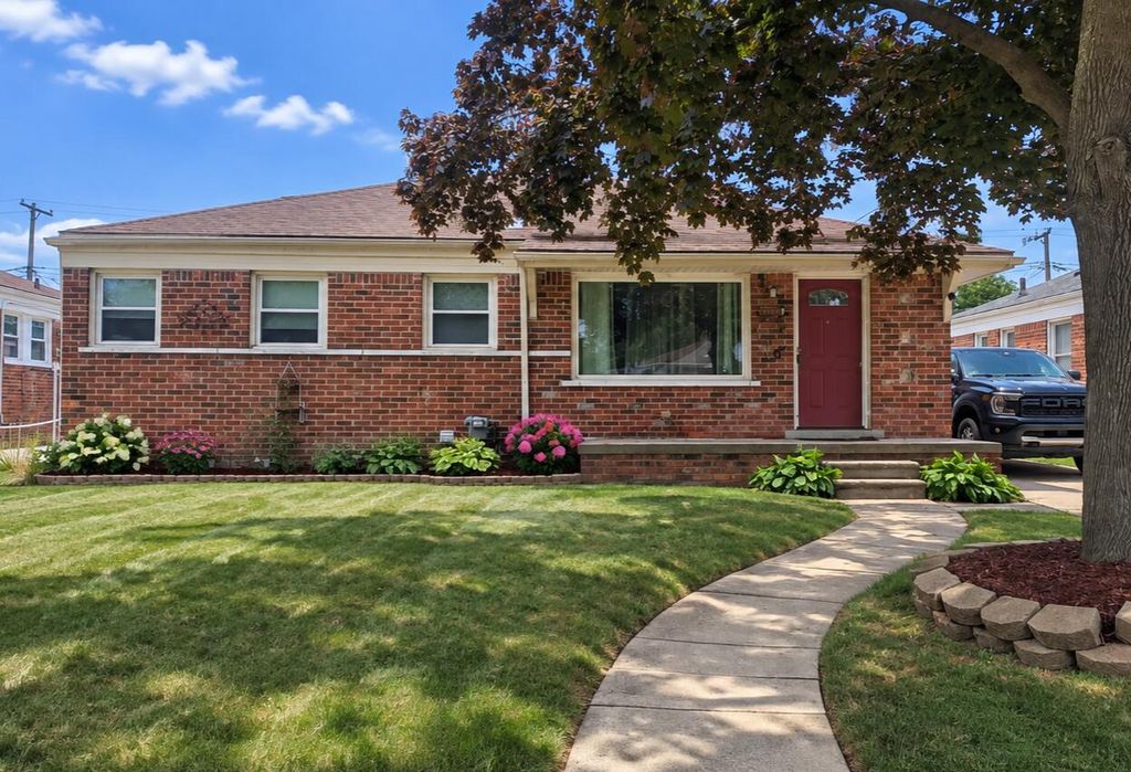 9994 E Clements Circle, Livonia City, MI 48150