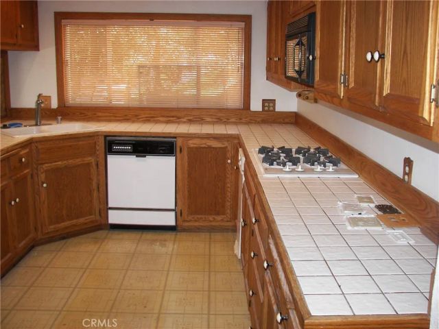 21636 Sawpit Canyon, Cedarpines Park, CA 92322