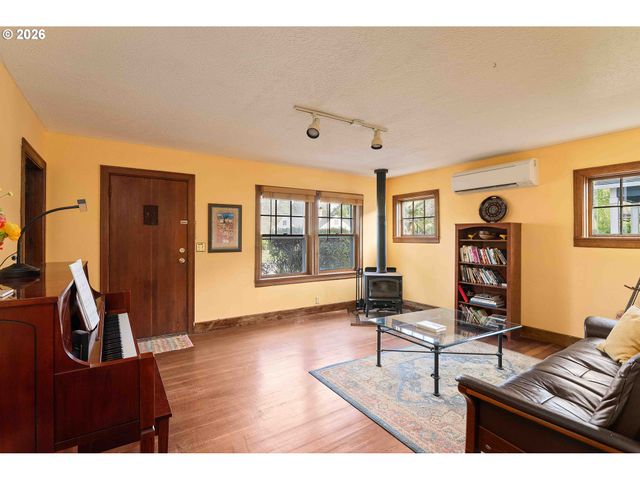 1638 BIRCH St, Forest Grove, OR 97116