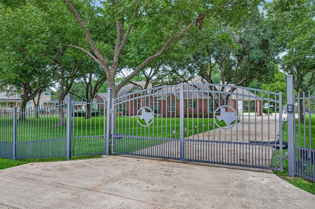 3019 S Saddlebrook Lane, Katy, TX 77494