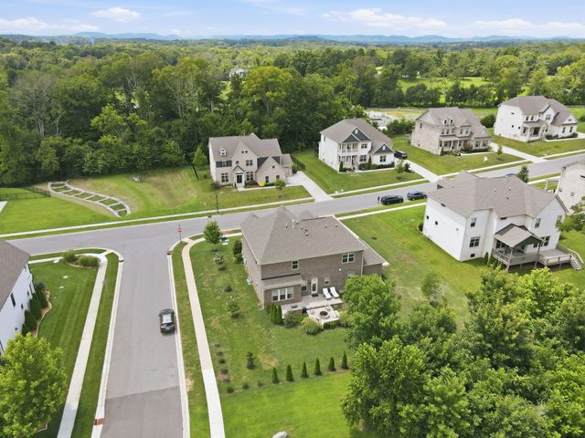 3229 Chase Point Dr, Franklin, TN 37067