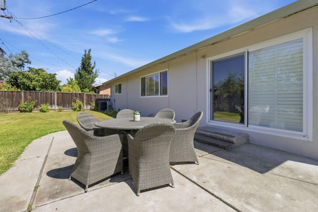 867 Humewick Way, Sunnyvale, CA 94087