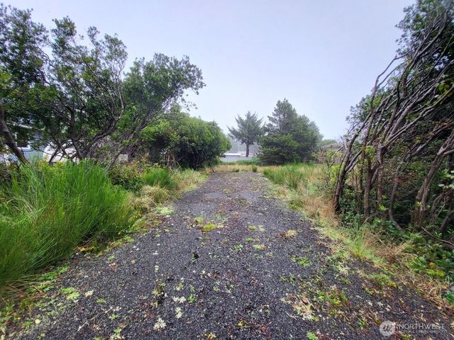 122 Sand Dune Avenue SW, Ocean Shores, WA 98569