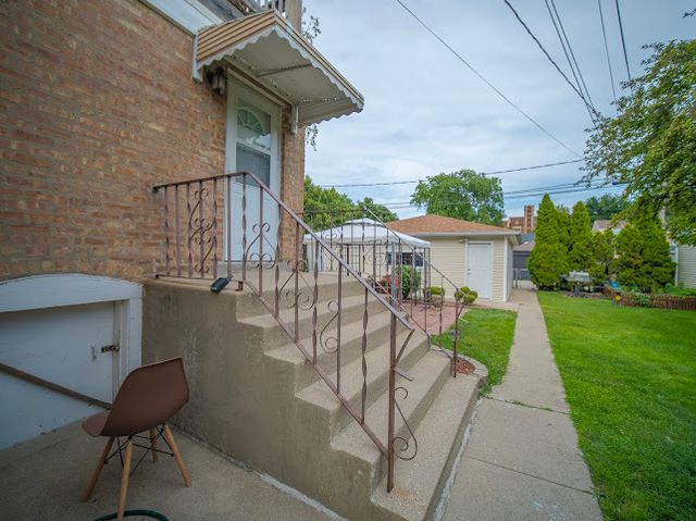 5107 S Luna Avenue, Chicago, IL 60638