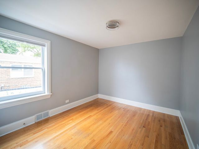 5107 S Luna Avenue, Chicago, IL 60638
