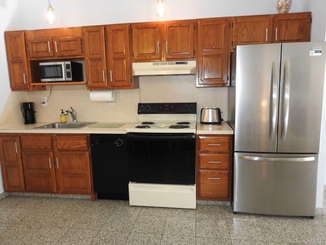 221 Mill Road 3, Westhampton Beach, NY 11978
