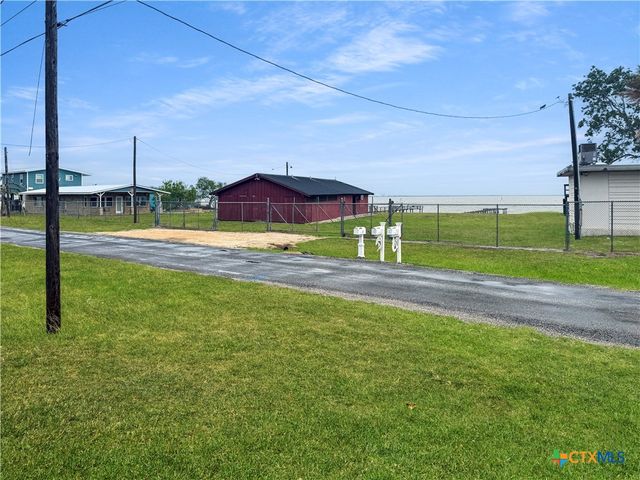 112 N Vivian Stevens Street, Port Lavaca, TX 77979