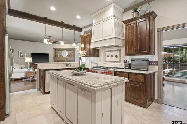101 Turnberry Circle, Mt Pleasant, TX 75455