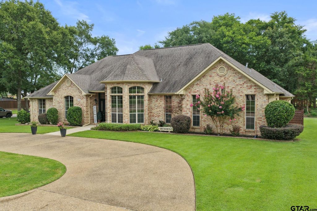 101 Turnberry Circle, Mt Pleasant, TX 75455
