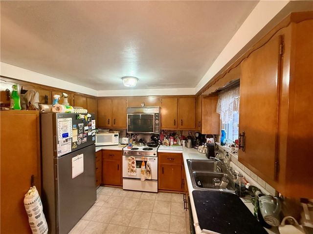 404 Bryant St, Vandergrift, PA 15690