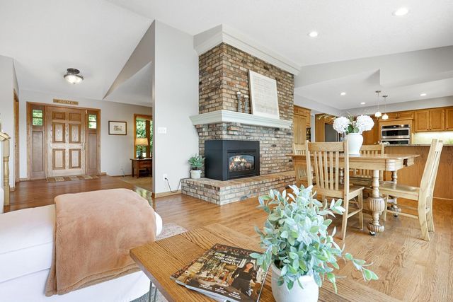9885 Oak Shore Drive, Lakeville, MN 55044