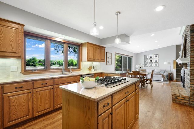 9885 Oak Shore Drive, Lakeville, MN 55044