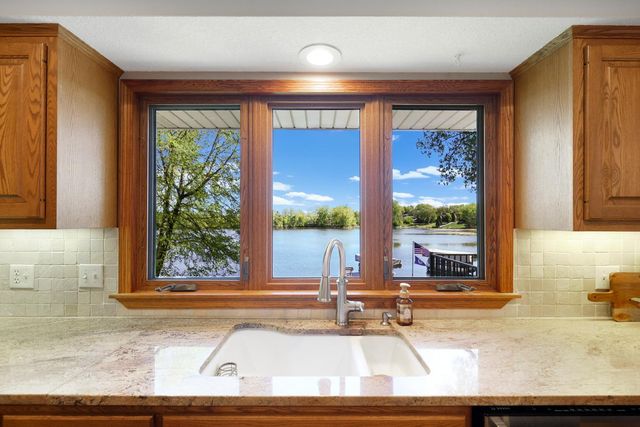 9885 Oak Shore Drive, Lakeville, MN 55044