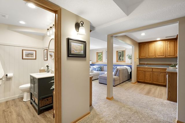 9885 Oak Shore Drive, Lakeville, MN 55044