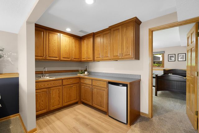 9885 Oak Shore Drive, Lakeville, MN 55044