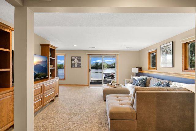 9885 Oak Shore Drive, Lakeville, MN 55044
