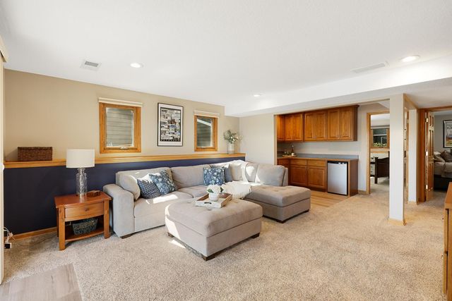 9885 Oak Shore Drive, Lakeville, MN 55044