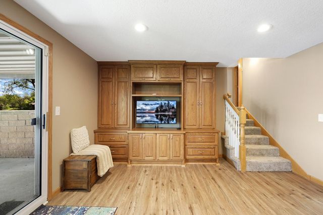 9885 Oak Shore Drive, Lakeville, MN 55044
