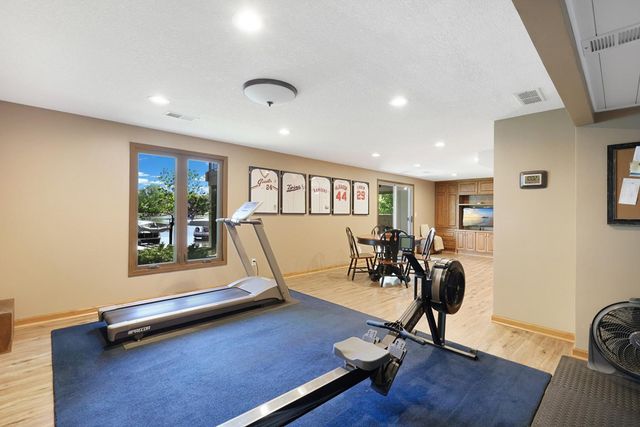 9885 Oak Shore Drive, Lakeville, MN 55044